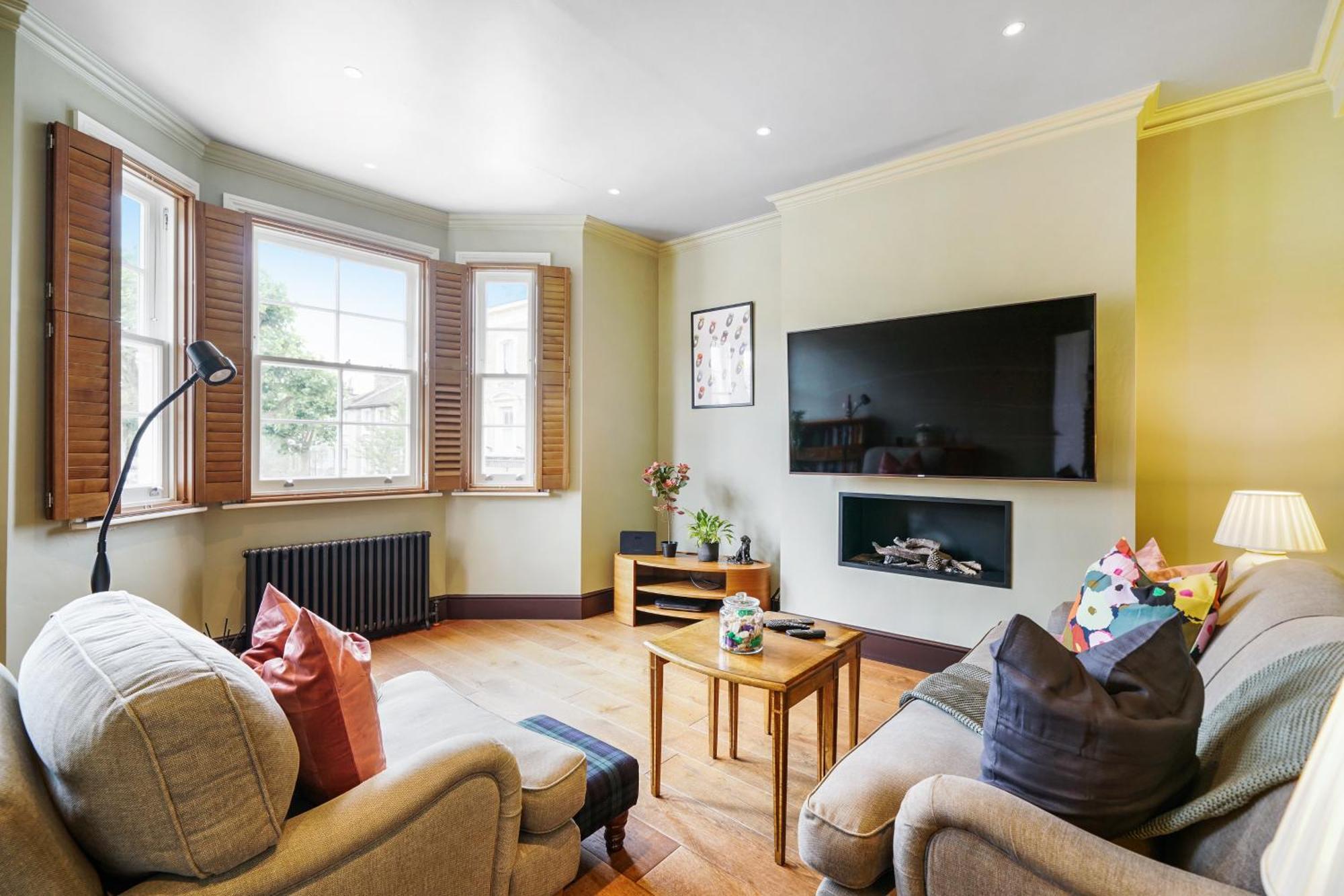 Beautiful And Spacious 2 Bed, 2 Bath Apartment Bordering Fulham And Chelsea - Entire Apartment With Private Entrance Londra Exterior foto