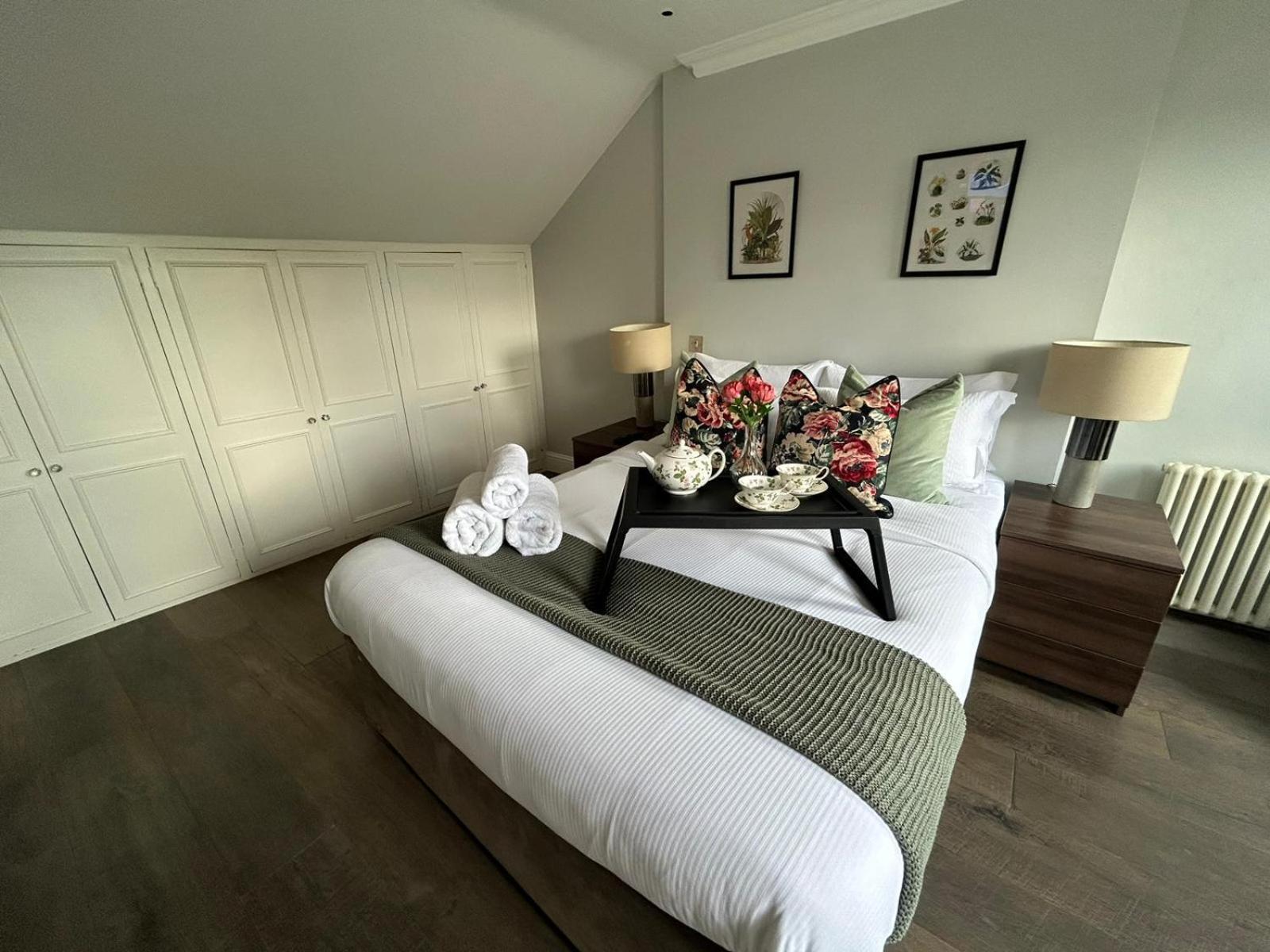 Beautiful And Spacious 2 Bed, 2 Bath Apartment Bordering Fulham And Chelsea - Entire Apartment With Private Entrance Londra Exterior foto